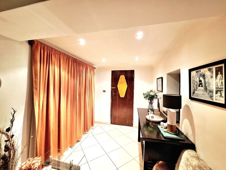 To Let 4 Bedroom Property for Rent in Rocklands Western Cape